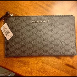 Michael Kors Jet Set Wristlet